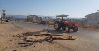 Sıkışan Metan Gazı Rögar Kapağını Patlattı, Asfalt Parçalandı