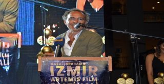 İzmirdeki Film Festivalinin Ödül Töreninde Ünlüler Geçidi