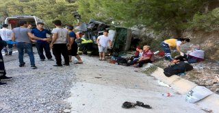 Tatil Yolundaki Midibüsün Freni Patladı: 6Sı Çocuk 20 Yaralı