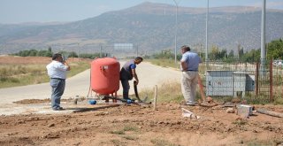 Dinarda Orta Refüjler Ve Döner Kavşaklara Düzenleme Ve Bakım Yapıldı