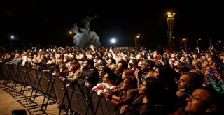 Konakta Cumhuriyet Coşkusu Şölene Dönüştü