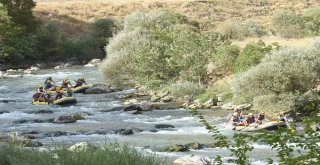 Bir Zamanlar Terörle Anılan Çatakta Rafting Heyecanı