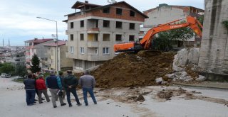 İstinat Duvarı Çöken Lisede Çalışmalar Başladı