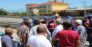 Çed Raporu İçin Gelenleri Mahalleli Yetkilileri Protesto Etti