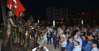 Atatürk Temalı Heykel Görkemli Törenle Açıldı