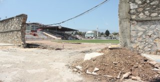 Atatürk Stadyumunda Çalışmalar Sürüyor