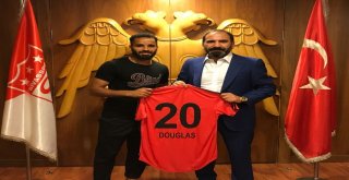 Sivasspor, Douglas İle 1 Yıllık Sözleşme İmzaladı