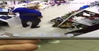 Pişkin Hırsız Cep Telefonunu Böyle Rahatça Çaldı