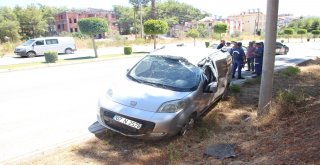 Virajı Alamayan Sürücü Kaza Yaptı