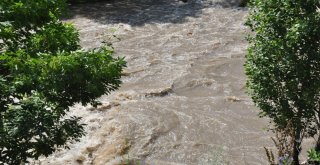 Kars Çayı Taştı, Mahsur Kalan Hastaların Yardımına Sağlık Ekipleri Yetişti