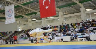 Suriyeli İle Türk Çocuklar Judo Turnuvasında Buluştu