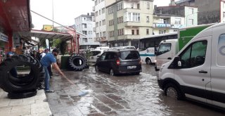 Karsta Sağanak Yağmur Caddeleri Sular Altında Bıraktı