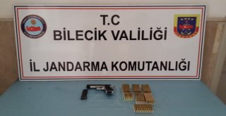 Şüpheli Araçtan Ruhsatsız Tabanca Ve Mermi Çıktı