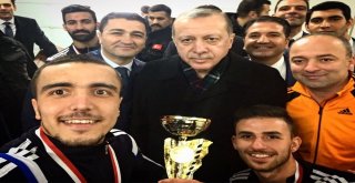 Futbolda Hüzün Hokeyde Sevinç