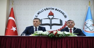 Milli Eğitim Bakanı Ziya Selçuk Görevini Devraldı