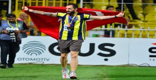 Fenerbahçede Ramil Guliyeve Plaket Verildi