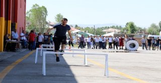 İtfaiye Eri Olmak İçin Zamanla Yarıştılar