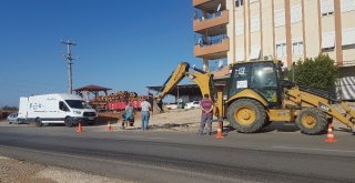 Sıkışan Metan Gazı Rögar Kapağını Patlattı, Asfalt Parçalandı