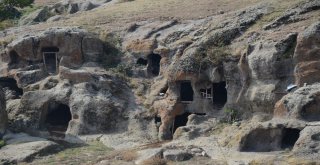 Afyonkarahisarın Yer Altı Şehri Gün Yüzüne Çıkmayı Bekliyor