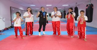 42 Madalyalı Kick Boks Kardeşliği