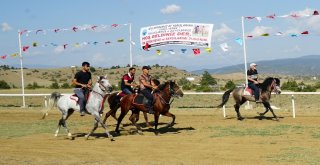 Taşköprüde Düzenlenen At Yarışları Nefesleri Kesti