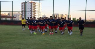 Karaköprü Belediyespor Sahaya İndi