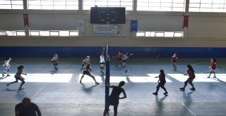 Voleybolda Belediyeler Arası Dostluk Turnuvası