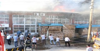 Mobilya Atölyesinde Çıkan Yangın Havadan Karadan Yapılan Müdahalelerle Söndürüldü