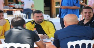 Sözleşme İmzalamayan Futbolcular Mangal Partisi Yaptı