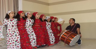 Halk Oyunlarında Başarılı Olan Miniklere Sertifikaları Verildi