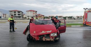 Erzincanda Trafik Kazası: 2 Yaralı