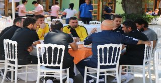 Sözleşme İmzalamayan Futbolcular Mangal Partisi Yaptı