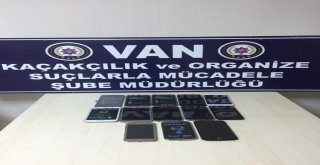 Vanda 13 Adet Kaçak Telefon Ele Geçirildi