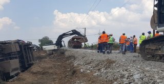 Tren Kazasının Yaşandığı Bölgede Raylar Onarılıyor