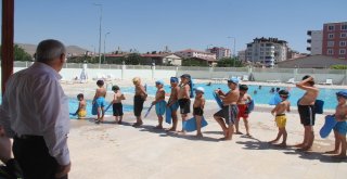 Başkan Karayoldan Yaz Spor Okulu Öğrencilerine Ziyaret