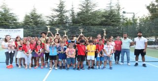 Sdüde Çocuklara Yönelik Yaz Tenis Turnuvası