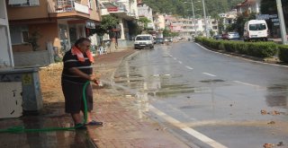 Manavgatta Patlayan Boru Caddeyi Sular Altında, Vatandaşı Susuz Bıraktı