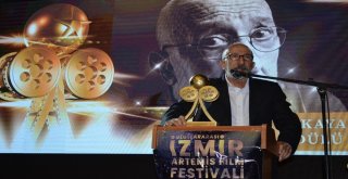 İzmirdeki Film Festivalinin Ödül Töreninde Ünlüler Geçidi