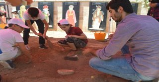 Mardinde Çocuk Arkeologlar İş Başında