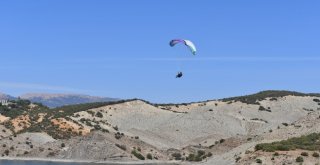 Tunceli,yamaç Paraşütü Akrobasi Şampiyonasına Hazırlanıyor