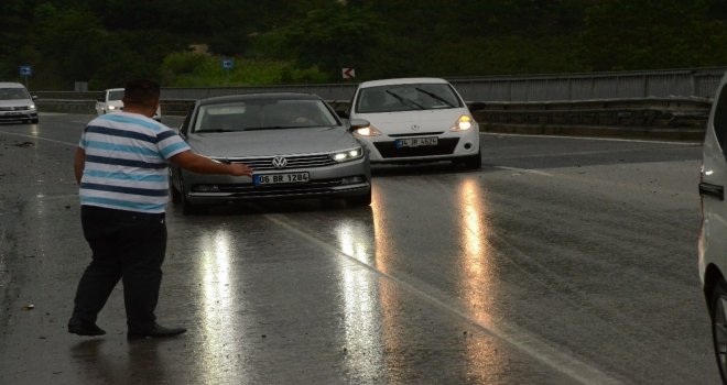 Kazanın Yaşandığı Bölgede Canlarını Hiçe Sayarak Trafiği Yavaşlattılar