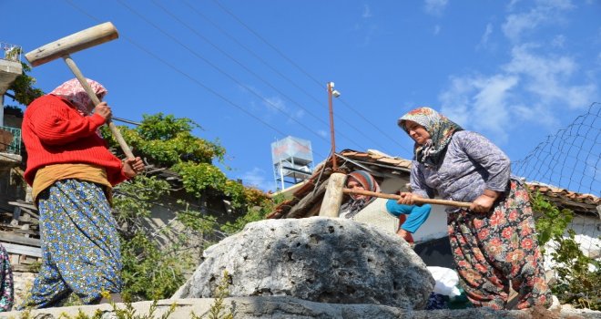 Atalardan Kalan Buğday Dövme Geleneği Sürüyor