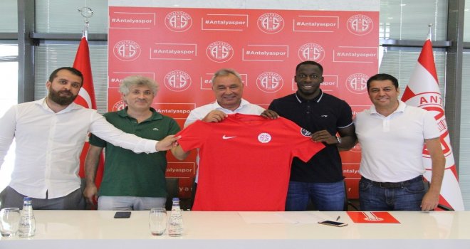 Antalyaspor, Aly Cissokho İle 3 Yıllık Sözleşme İmzaladı