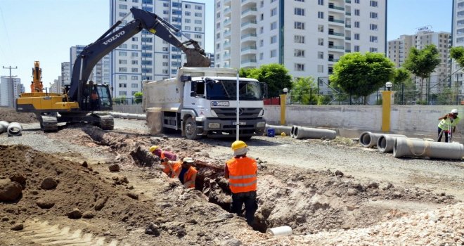 Diski Kent Merkezinde Yağmursuyu Şebekeleri Döşüyor