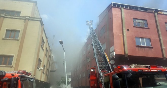 Zeytinburnunda Deri Fabrikasında Yangın