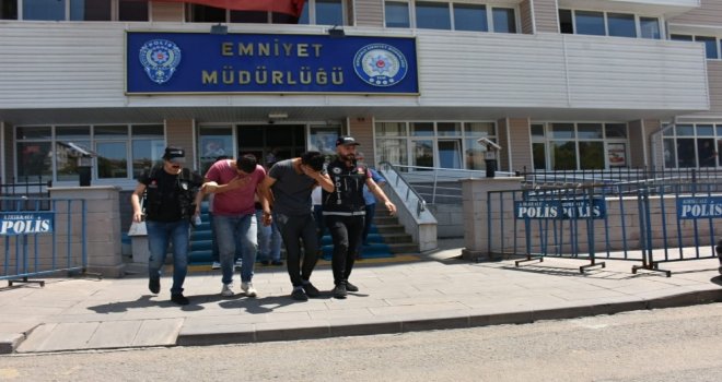 Ankaradan Kırıkkaleye Eroin Getirirken Yakalandılar