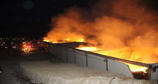 Şanlıurfa Osbdeki Bir İplik Fabrikasında Yangın Çıktı