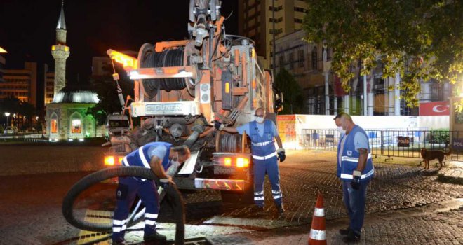 Tarihi çarşıda gece mesaisi