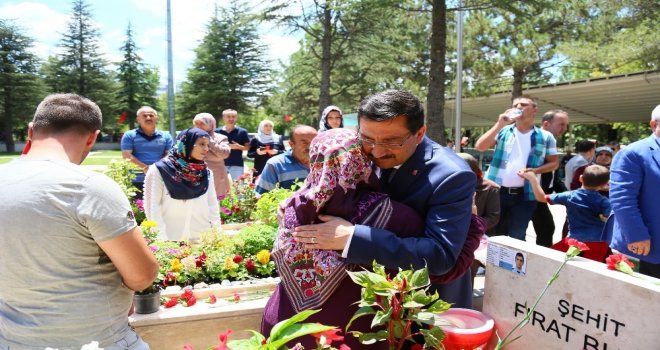 Başkan Aktan 15 Temmuz Şehitlerine Kabir Ziyareti