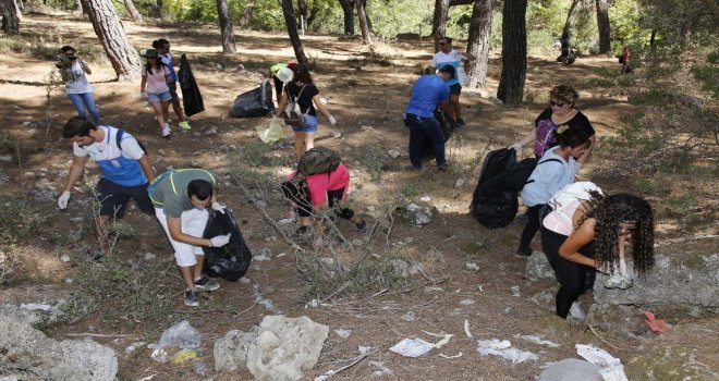 Güver Uçurumunda Çevre Temizliği Yapıldı